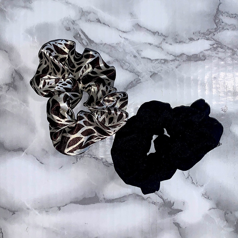 3/$15 scrunchies duo new